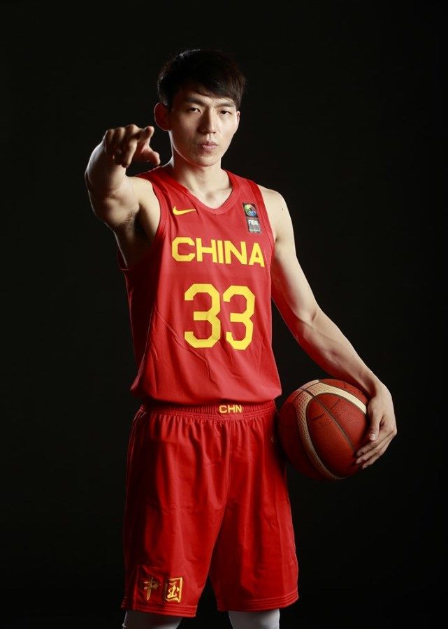 包含广东宏远训练开放日，赛后手感冰凉引欢呼，意甲在即，轮换策略成焦点的词条