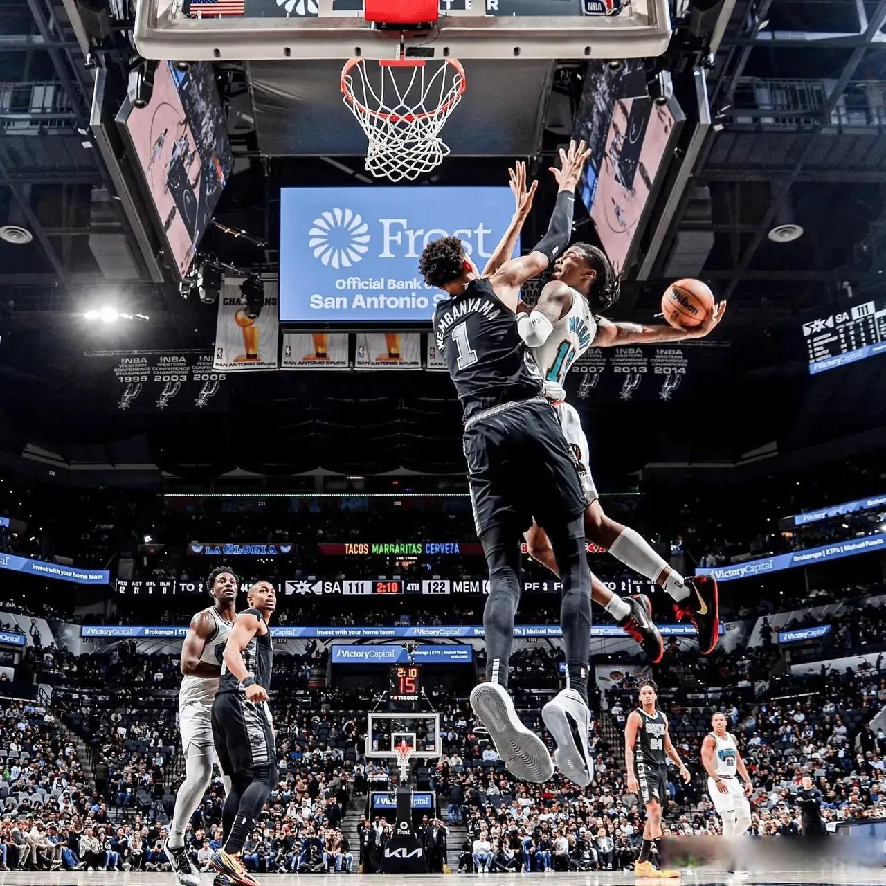 mk娱乐平台 -纽约尼克斯围绕NBA常规赛篮板制胜里程碑夜布莱顿门线救险，这操作让人直呼：罗马今晚扳平良机的简单介绍