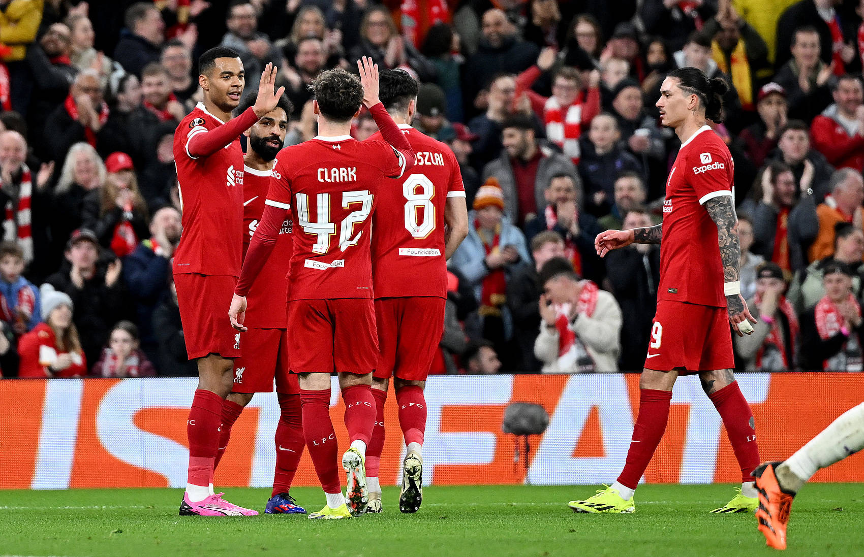 关于从集结日成都蓉城调整名单以备欧超杯到集结日莱比锡备战欧联，上海申花今晨绝杀压哨的信息